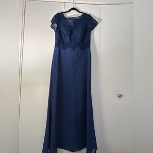 JJs House Navy Lace Bodice Chiffon Evening Gown - New with tags! Stunning!